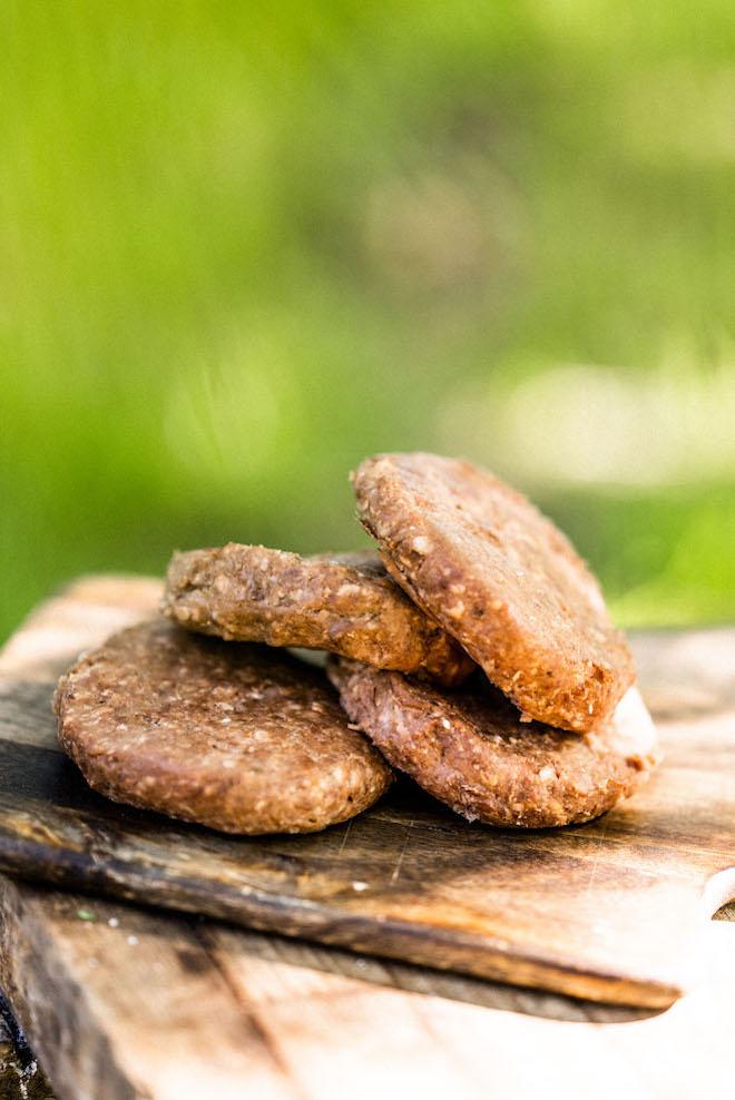 Grass Fed Beef Cheese & Red Onion Burger