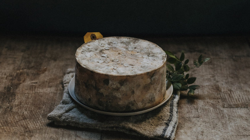 Quicke's, Clothbound Mature Cheddar Truckle